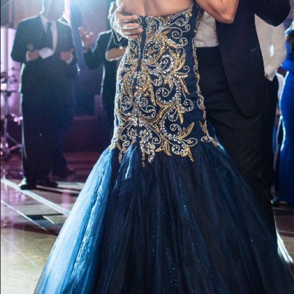 PRICR REDUCTION !!!! EMBELLISHED GOWN - LISTING PRICE JUST LOWERED !! - Picture 6 of 7